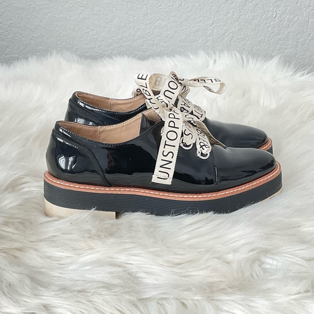 ZARA FAUX PATENT BROGUES WITH SLOGAN PRINT BOW - Picture 4 of 7
